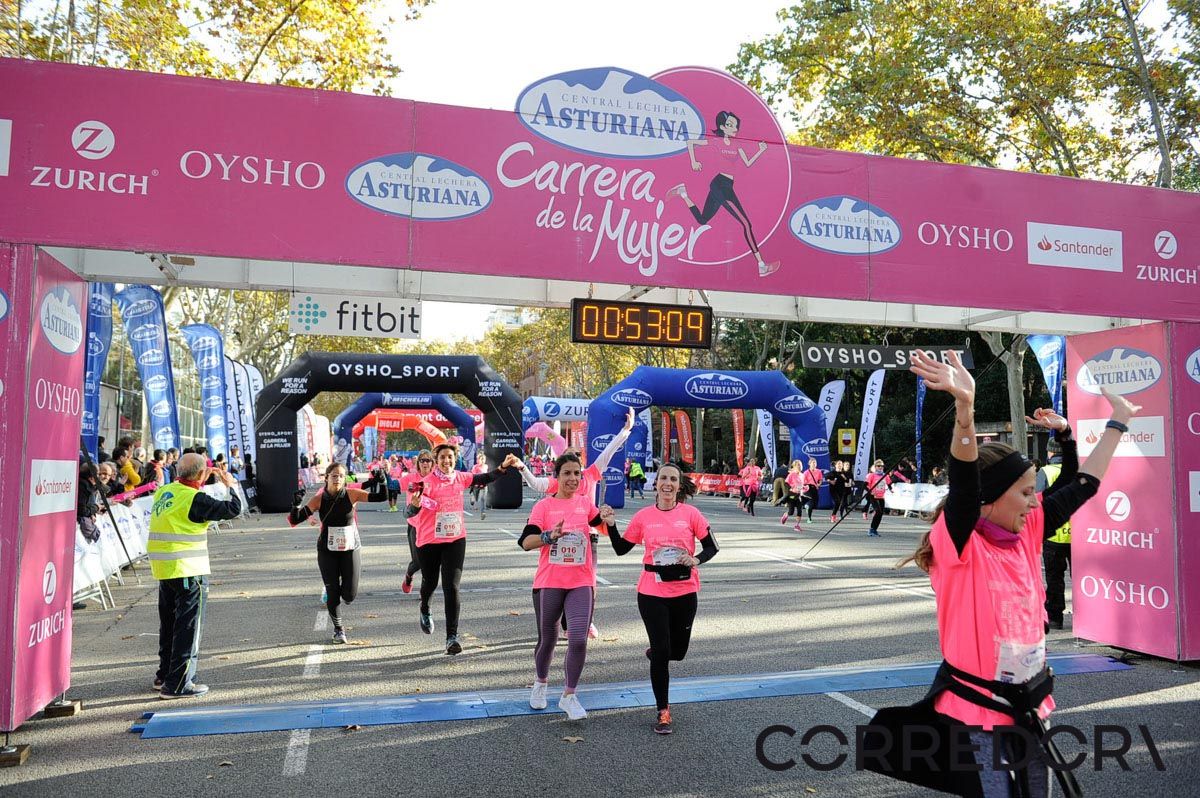 Llegada de la Carrera de la Mujer de Barcelona (ARCO IZQUIERDO 15)