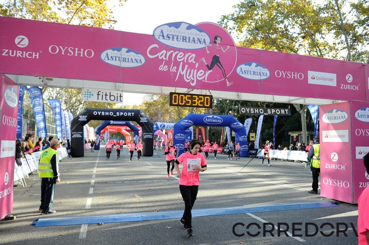 Llegada de la Carrera de la Mujer de Barcelona (ARCO IZQUIERDO 16)