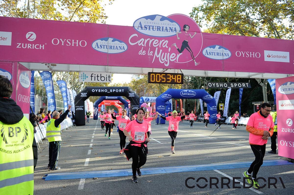 Llegada de la Carrera de la Mujer de Barcelona (ARCO IZQUIERDO 16)