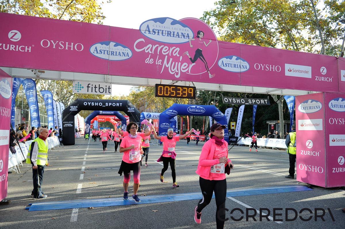 Llegada de la Carrera de la Mujer de Barcelona (ARCO IZQUIERDO 16)