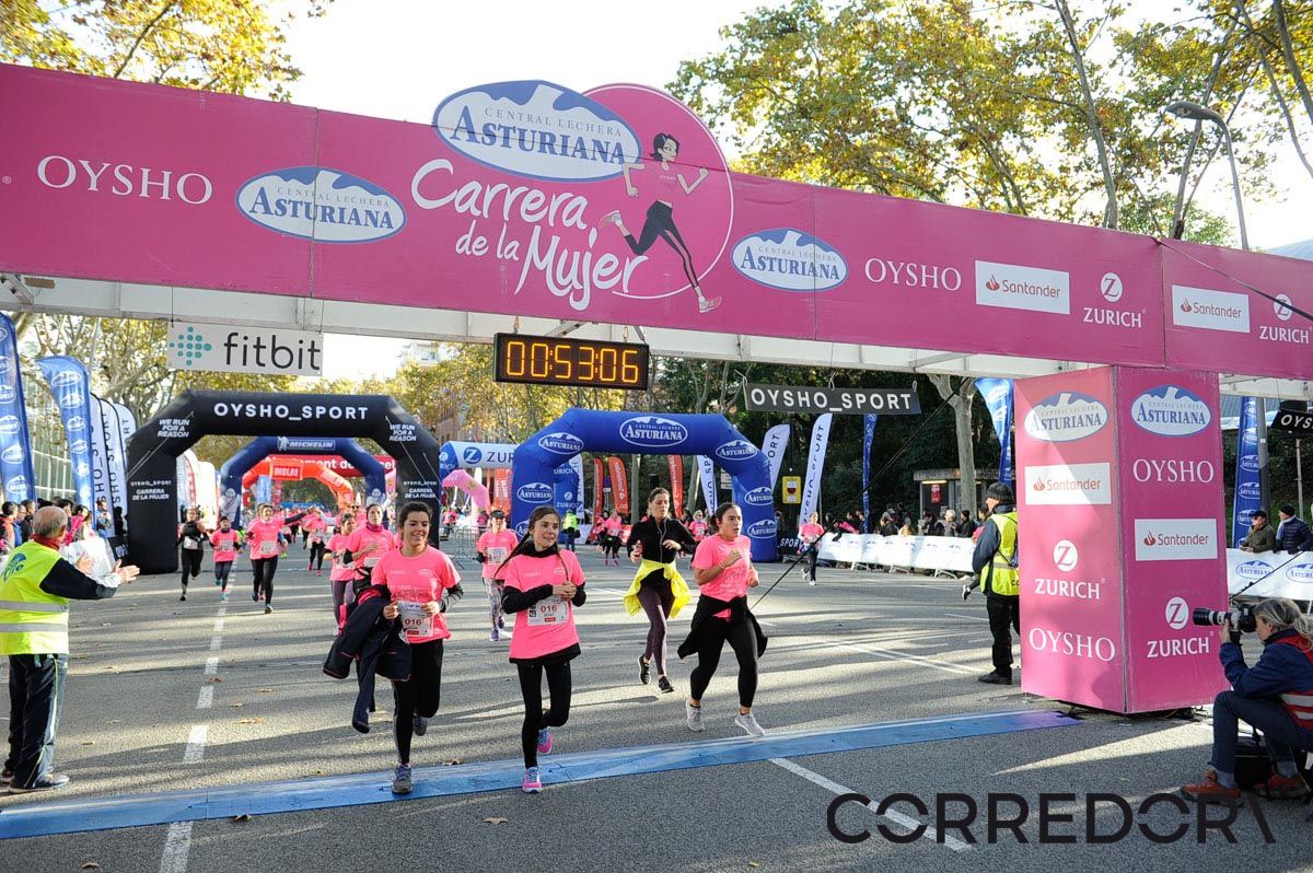Llegada de la Carrera de la Mujer de Barcelona (ARCO IZQUIERDO 15)