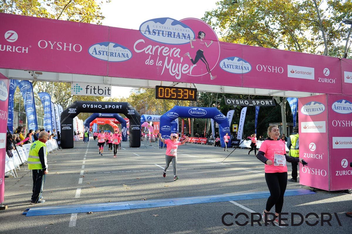 Llegada de la Carrera de la Mujer de Barcelona (ARCO IZQUIERDO 16)