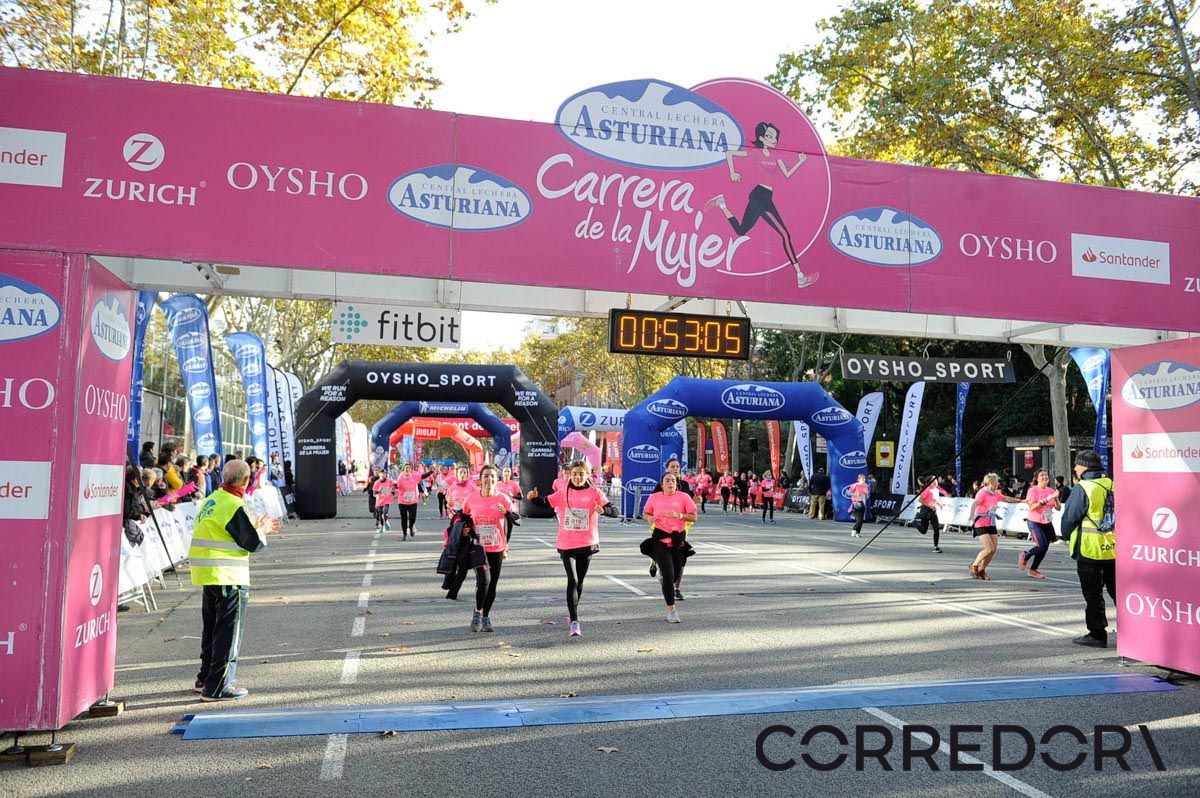 Llegada de la Carrera de la Mujer de Barcelona (ARCO IZQUIERDO 15)