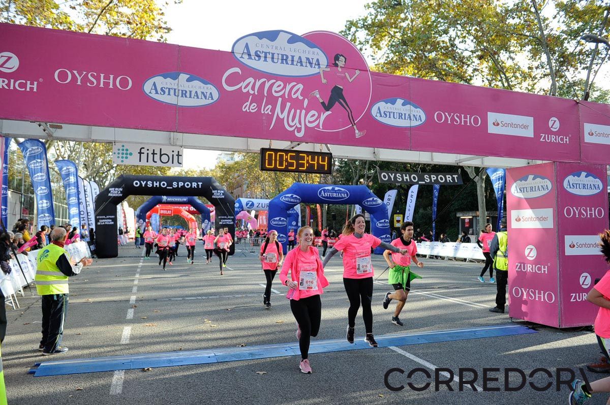 Llegada de la Carrera de la Mujer de Barcelona (ARCO IZQUIERDO 16)