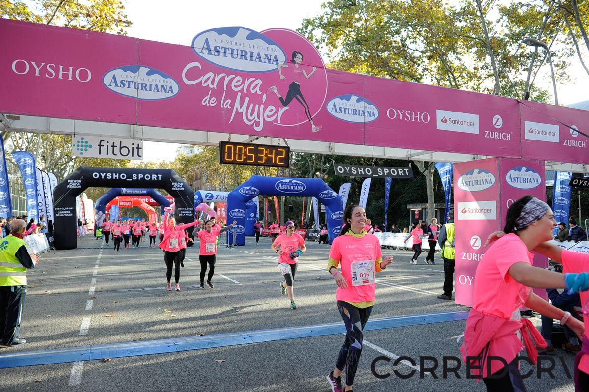 Llegada de la Carrera de la Mujer de Barcelona (ARCO IZQUIERDO 16)