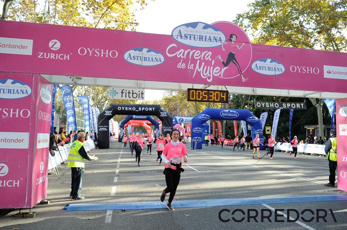 Llegada de la Carrera de la Mujer de Barcelona (ARCO IZQUIERDO 15)