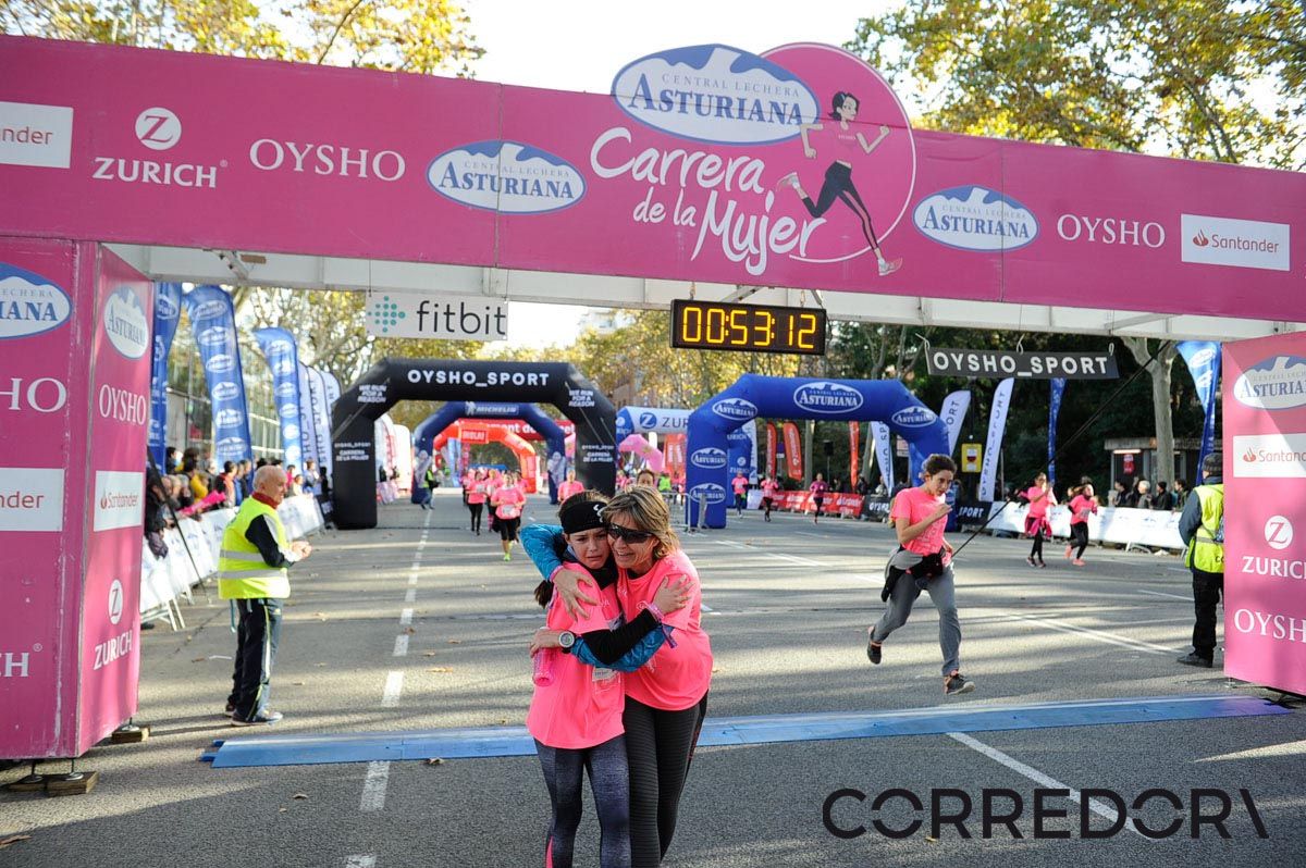 Llegada de la Carrera de la Mujer de Barcelona (ARCO IZQUIERDO 15)