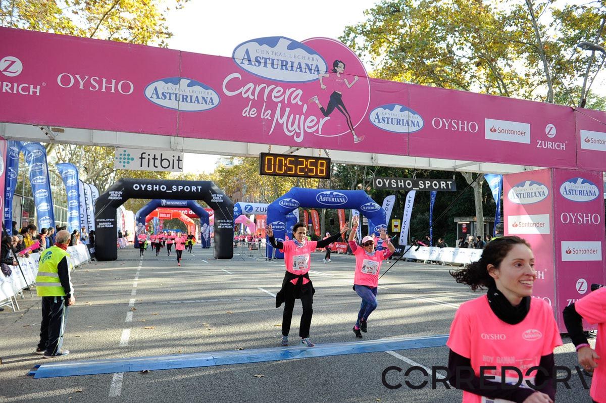Llegada de la Carrera de la Mujer de Barcelona (ARCO IZQUIERDO 15)
