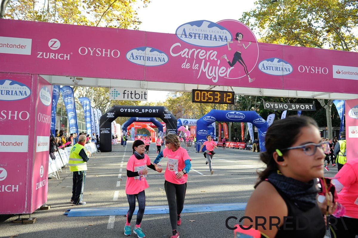 Llegada de la Carrera de la Mujer de Barcelona (ARCO IZQUIERDO 15)
