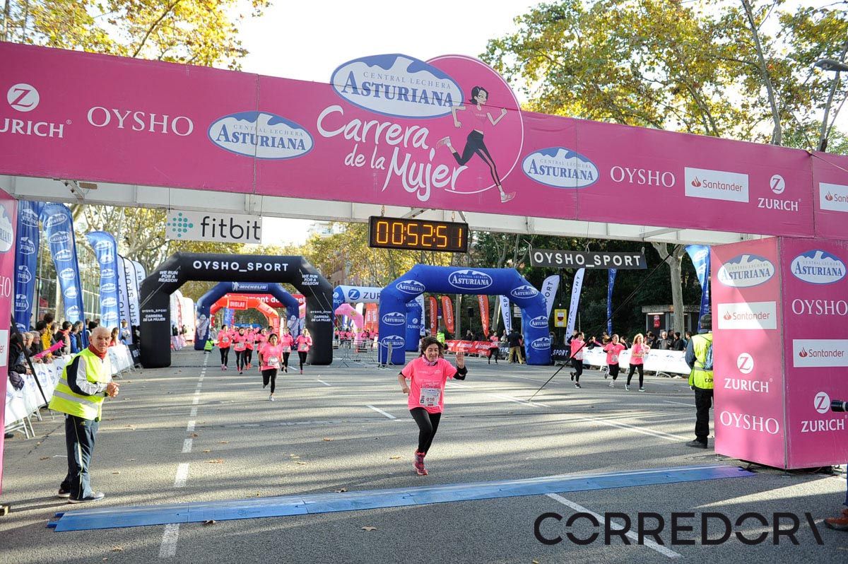 Llegada de la Carrera de la Mujer de Barcelona (ARCO IZQUIERDO 15)