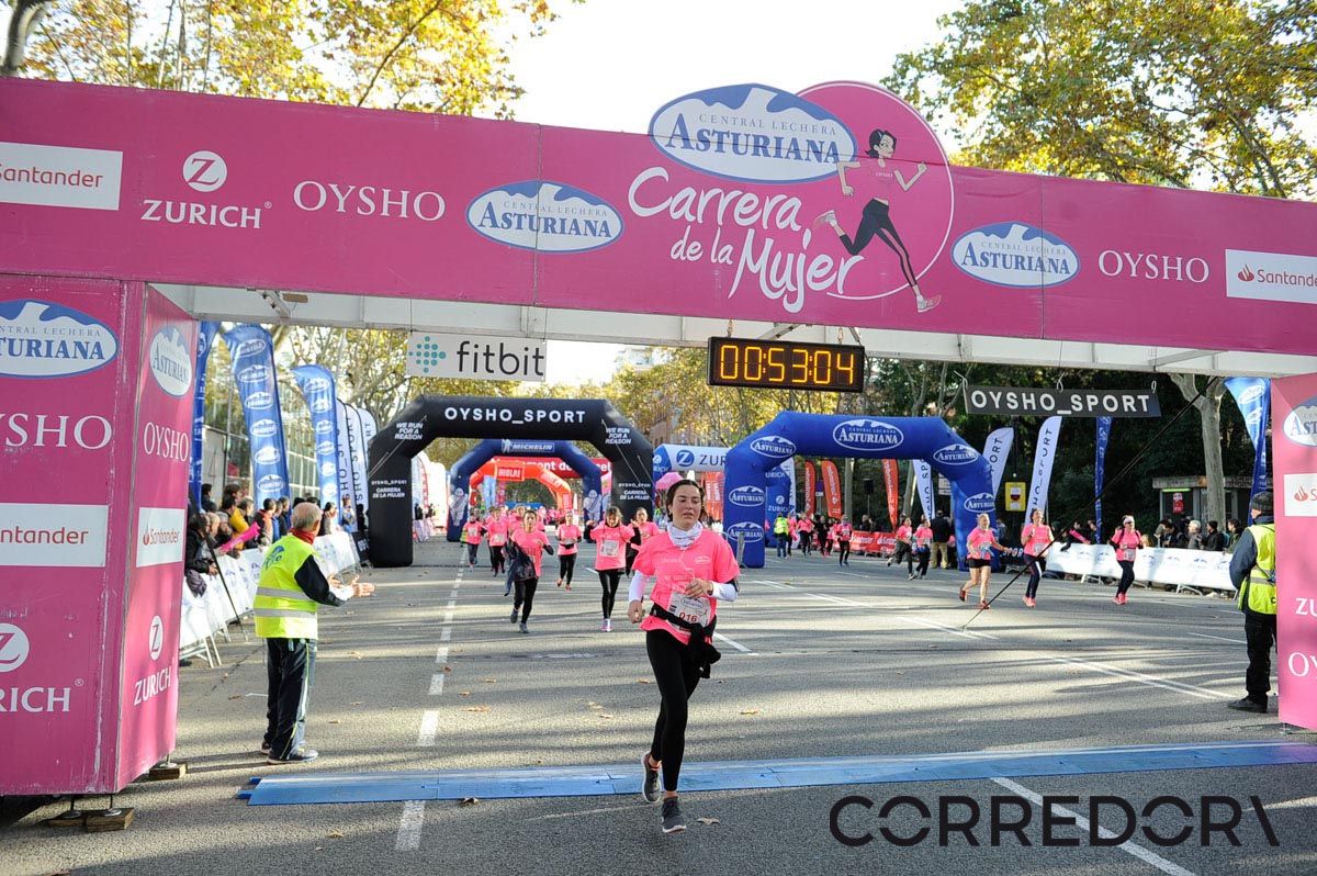 Llegada de la Carrera de la Mujer de Barcelona (ARCO IZQUIERDO 15)