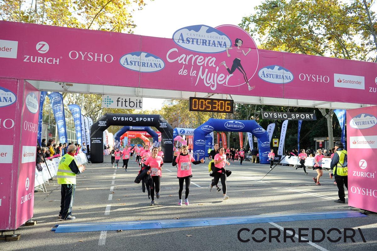 Llegada de la Carrera de la Mujer de Barcelona (ARCO IZQUIERDO 15)