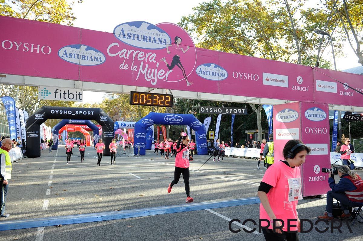 Llegada de la Carrera de la Mujer de Barcelona (ARCO IZQUIERDO 16)