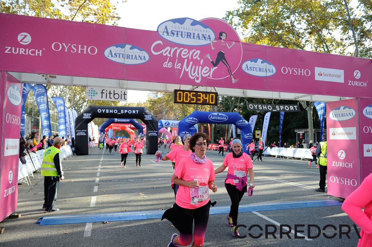 Llegada de la Carrera de la Mujer de Barcelona (ARCO IZQUIERDO 16)