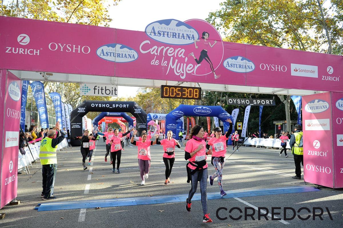 Llegada de la Carrera de la Mujer de Barcelona (ARCO IZQUIERDO 15)