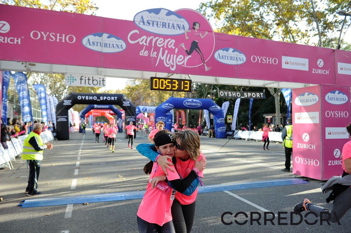 Llegada de la Carrera de la Mujer de Barcelona (ARCO IZQUIERDO 15)