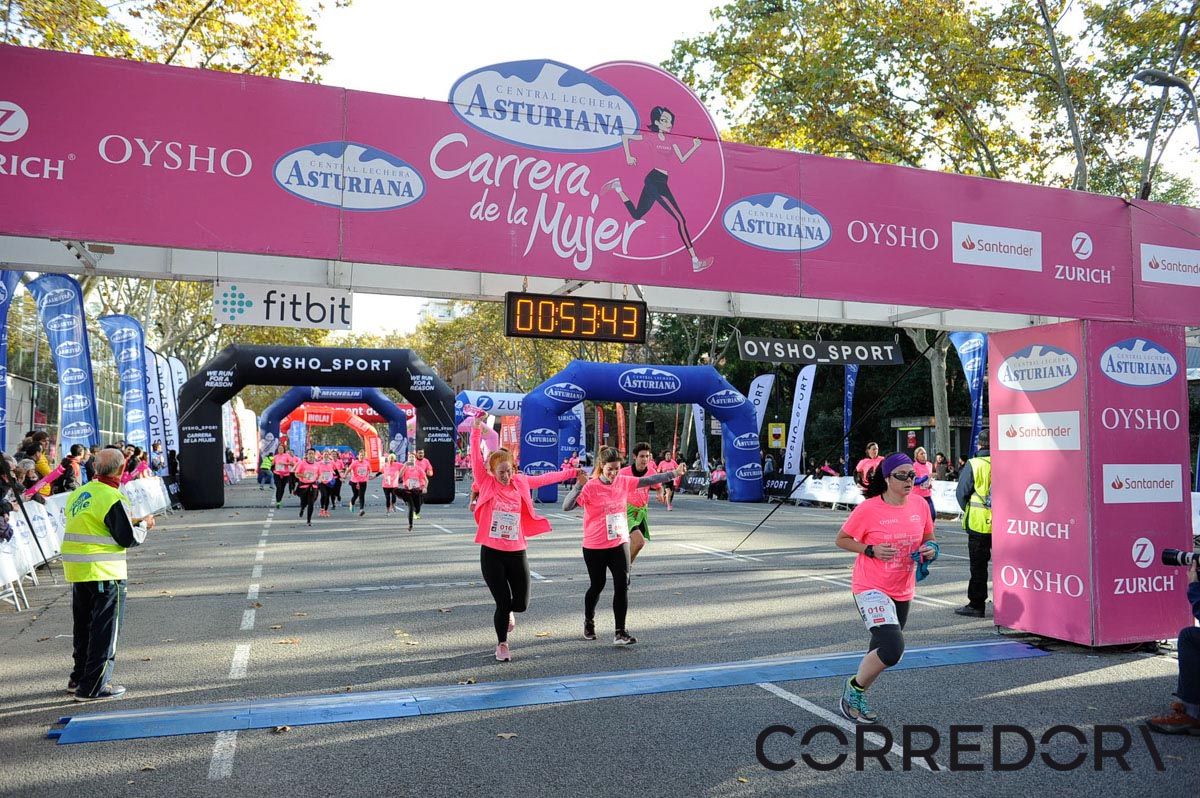 Llegada de la Carrera de la Mujer de Barcelona (ARCO IZQUIERDO 16)