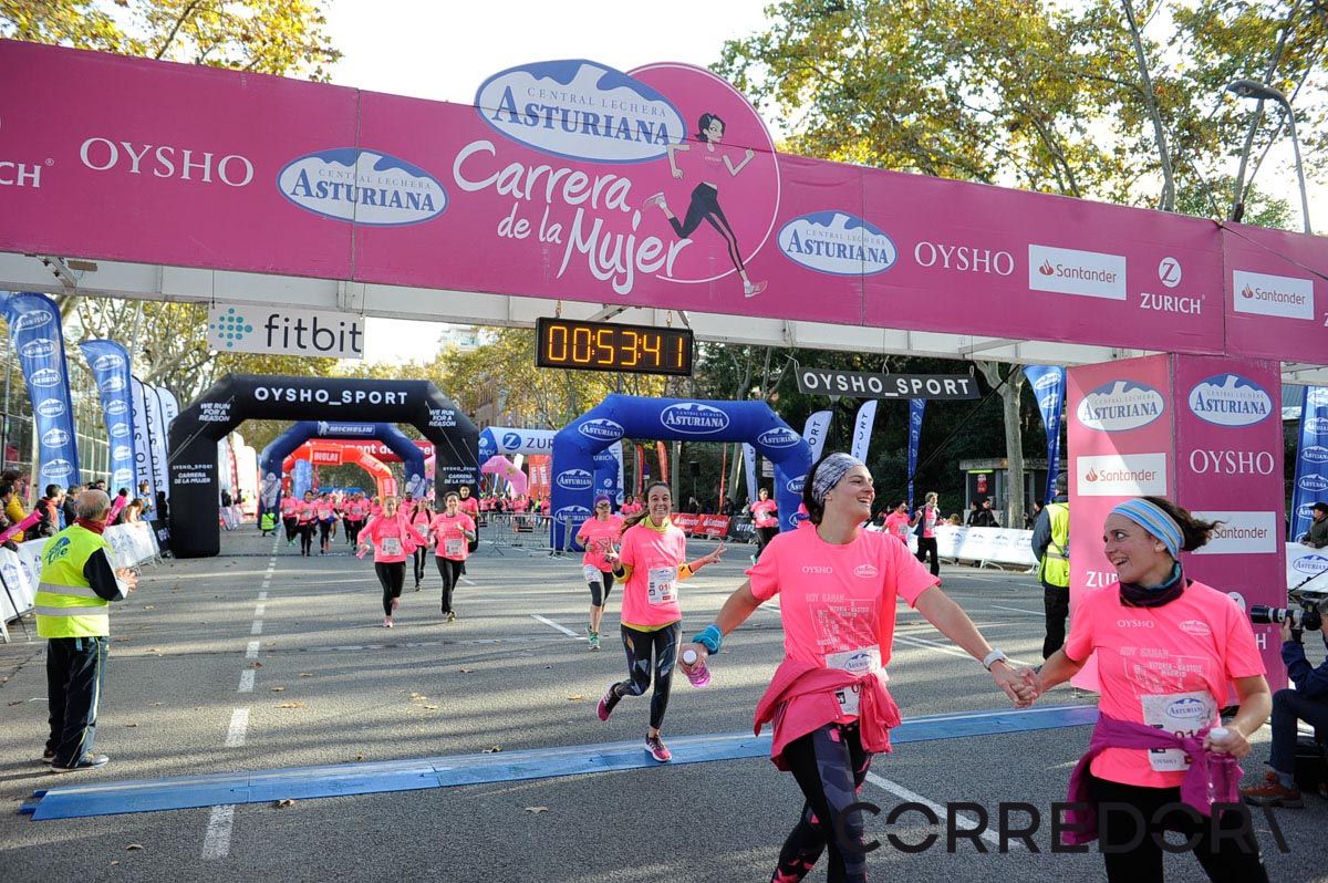 Llegada de la Carrera de la Mujer de Barcelona (ARCO IZQUIERDO 16)