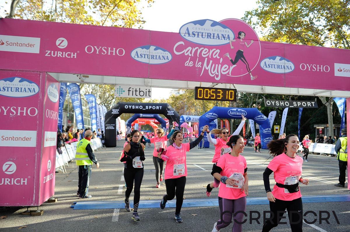 Llegada de la Carrera de la Mujer de Barcelona (ARCO IZQUIERDO 15)
