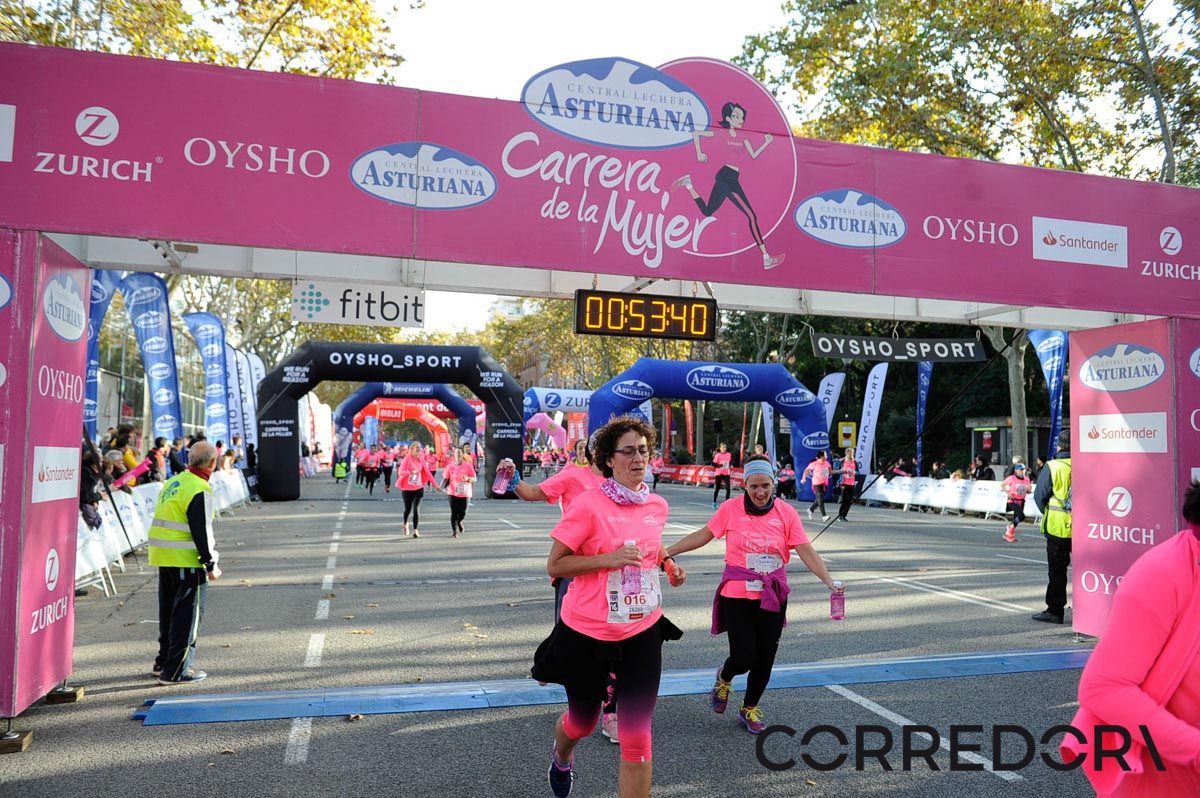 Llegada de la Carrera de la Mujer de Barcelona (ARCO IZQUIERDO 16)