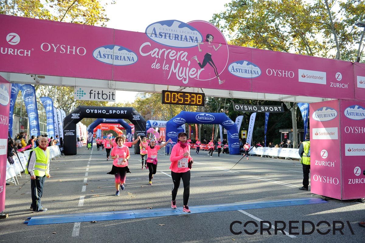 Llegada de la Carrera de la Mujer de Barcelona (ARCO IZQUIERDO 16)