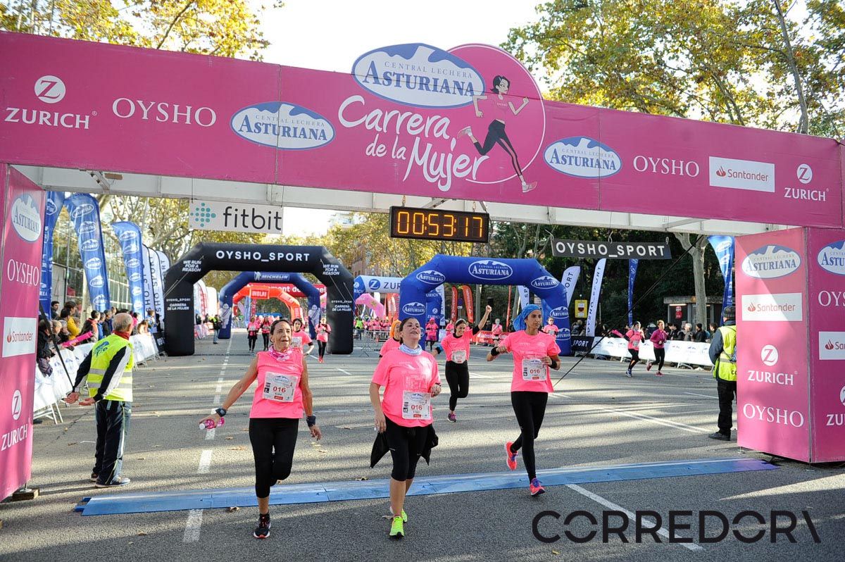 Llegada de la Carrera de la Mujer de Barcelona (ARCO IZQUIERDO 15)