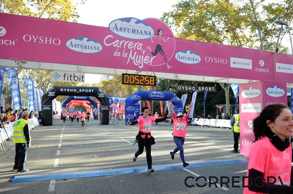 Llegada de la Carrera de la Mujer de Barcelona (ARCO IZQUIERDO 15)