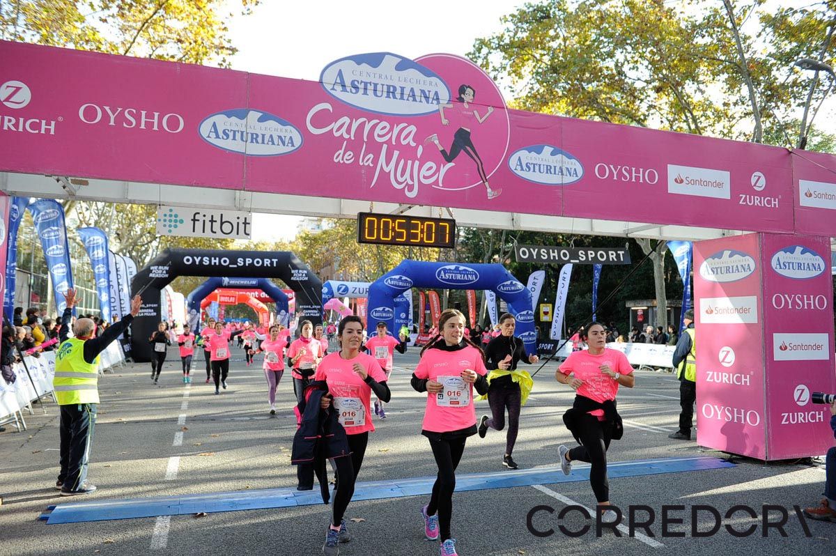 Llegada de la Carrera de la Mujer de Barcelona (ARCO IZQUIERDO 15)