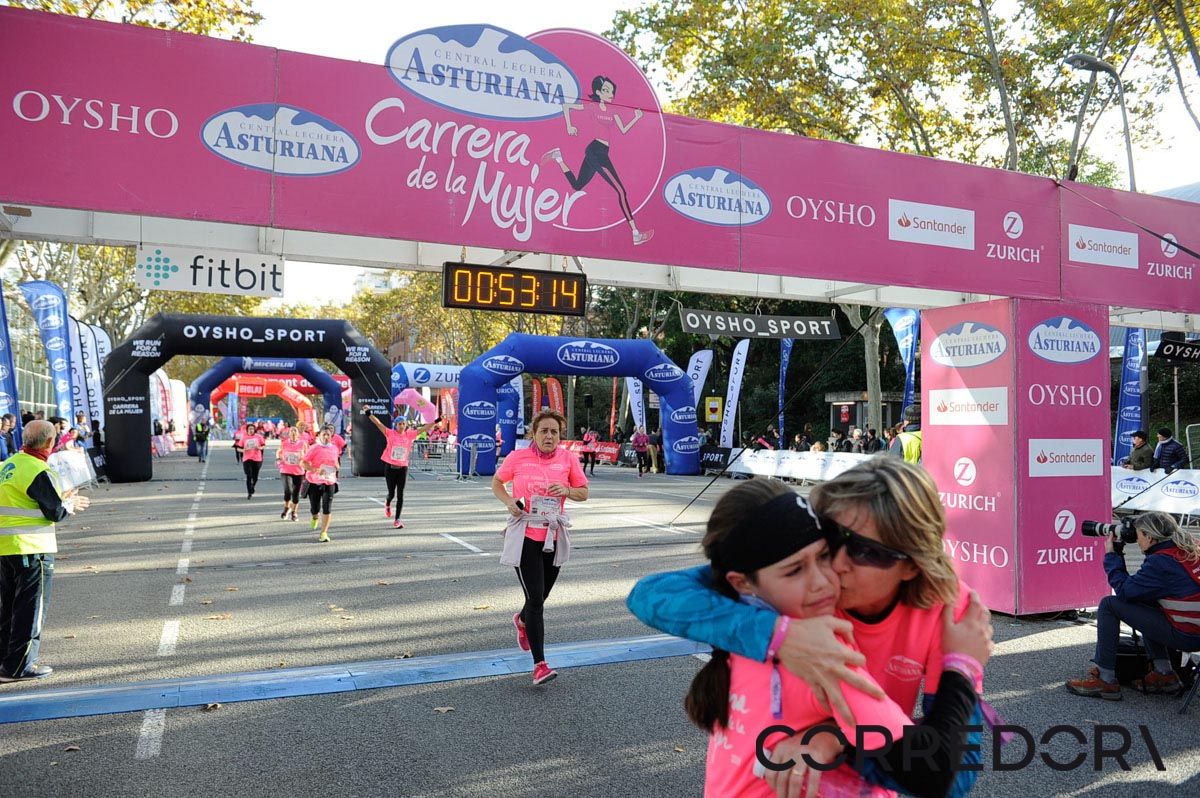 Llegada de la Carrera de la Mujer de Barcelona (ARCO IZQUIERDO 15)