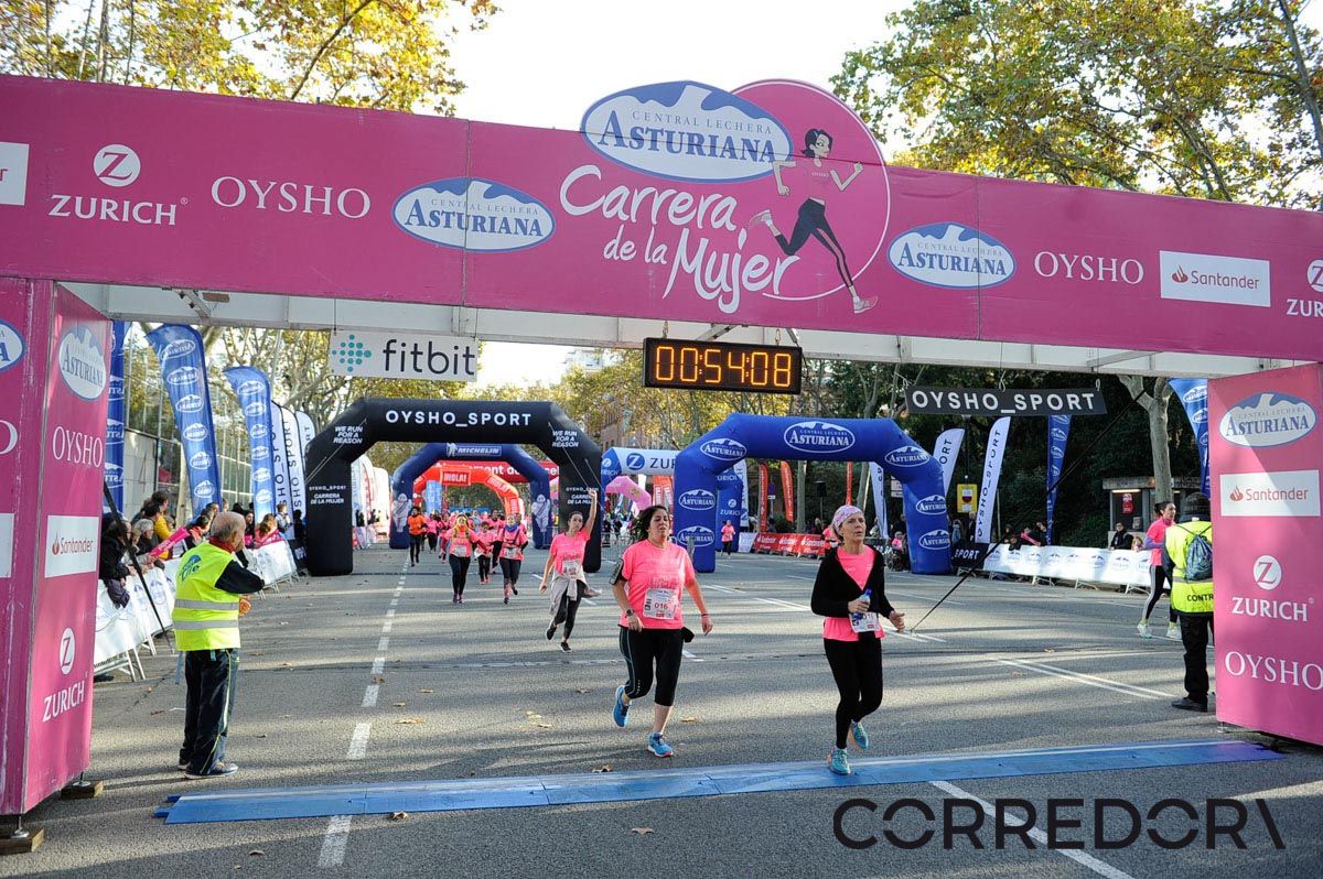 Llegada de la Carrera de la Mujer de Barcelona (ARCO IZQUIERDO 17)