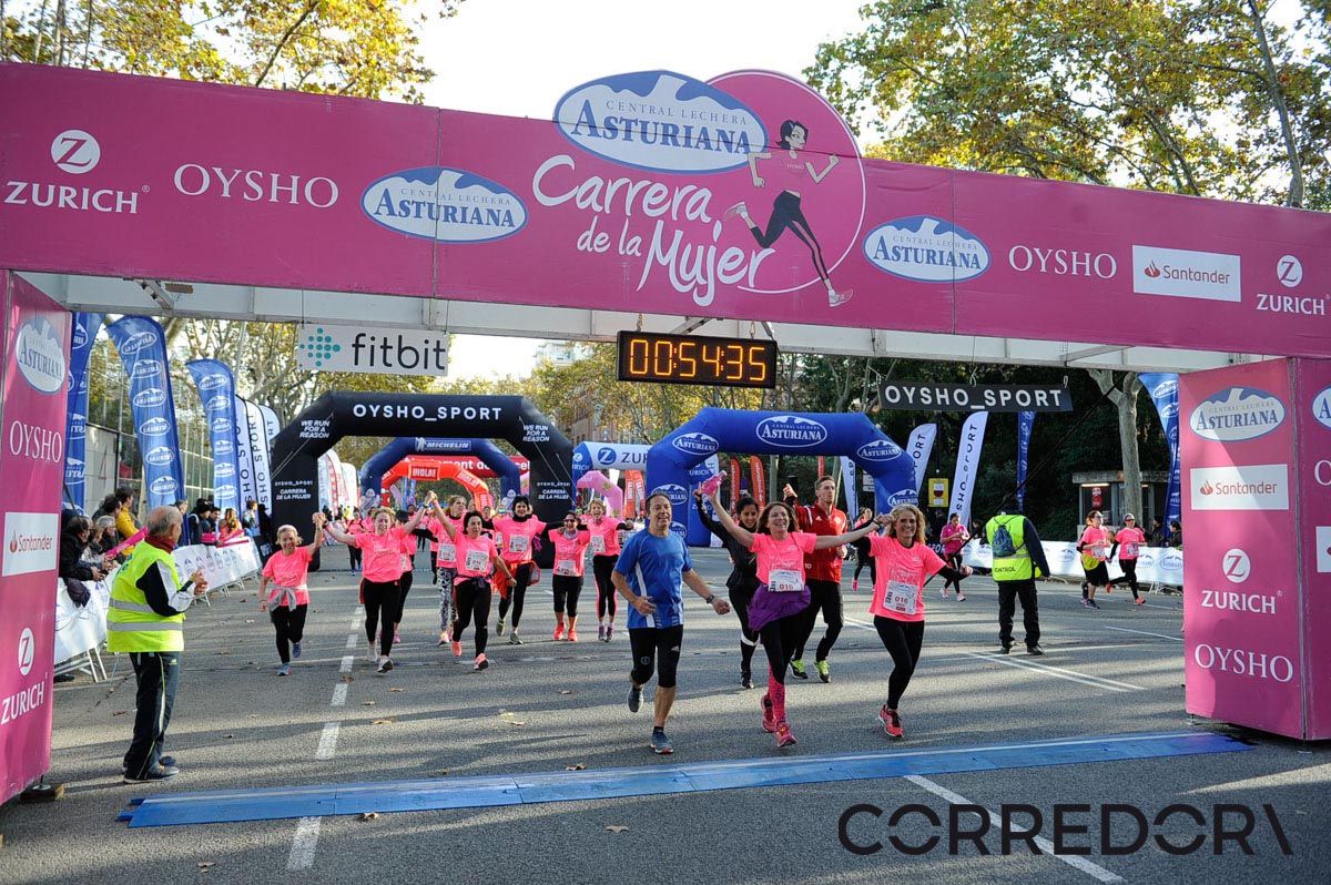 Llegada de la Carrera de la Mujer de Barcelona (ARCO IZQUIERDO 17)