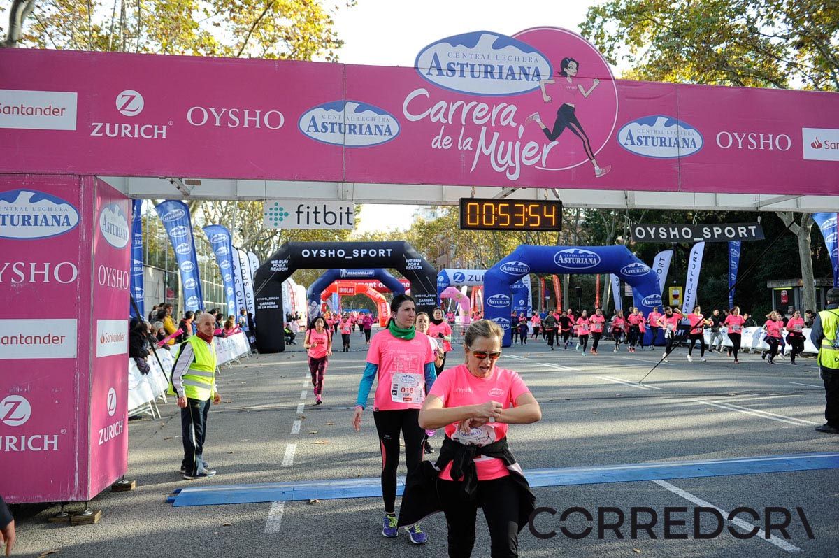 Llegada de la Carrera de la Mujer de Barcelona (ARCO IZQUIERDO 16)