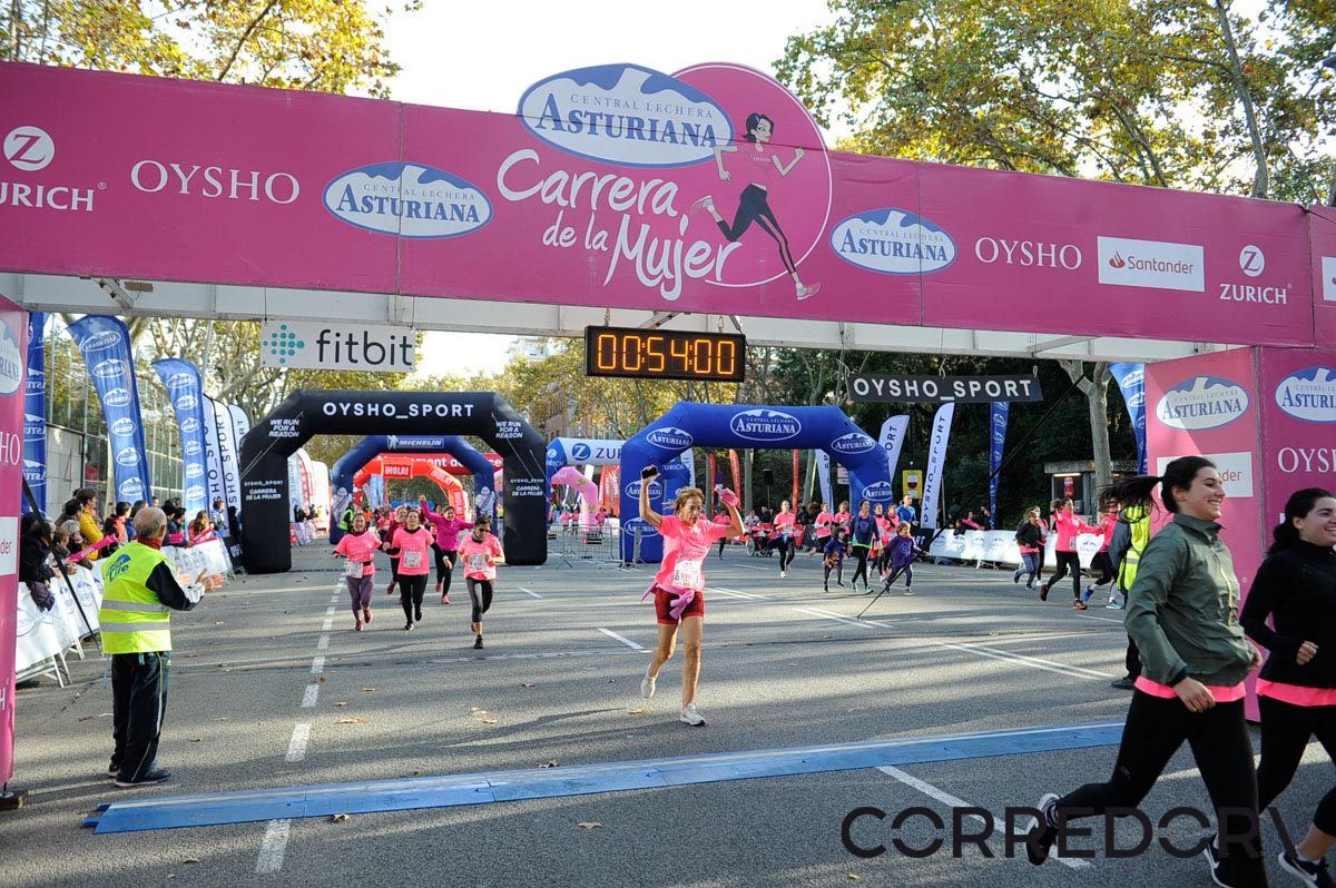 Llegada de la Carrera de la Mujer de Barcelona (ARCO IZQUIERDO 16)