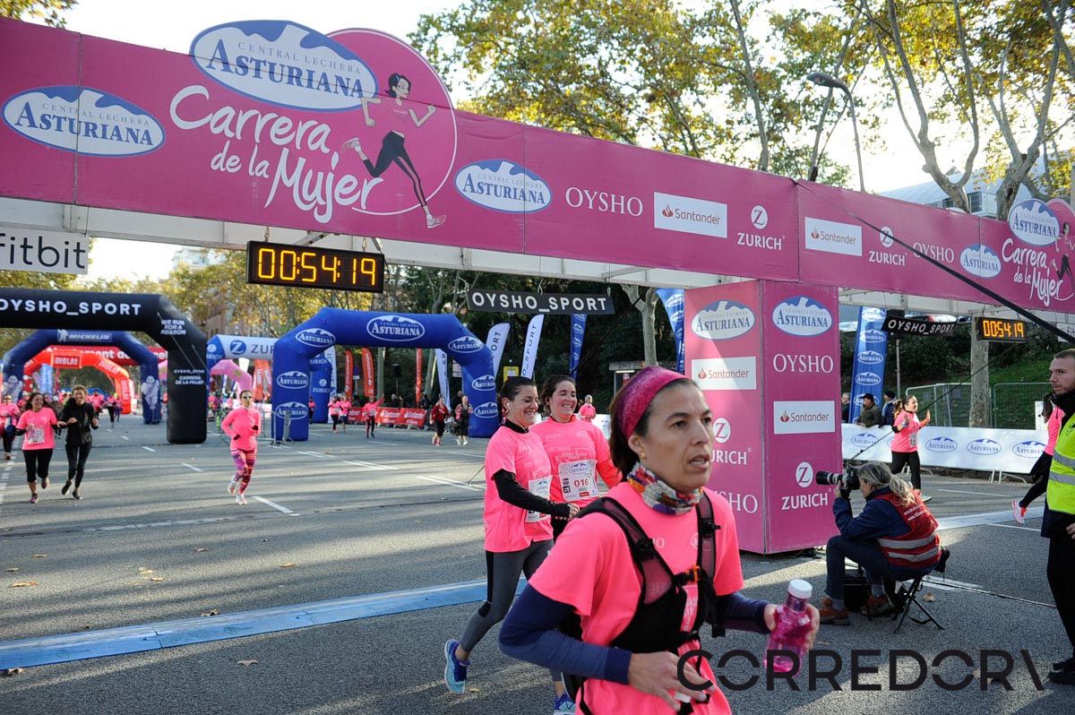 Llegada de la Carrera de la Mujer de Barcelona (ARCO IZQUIERDO 17)