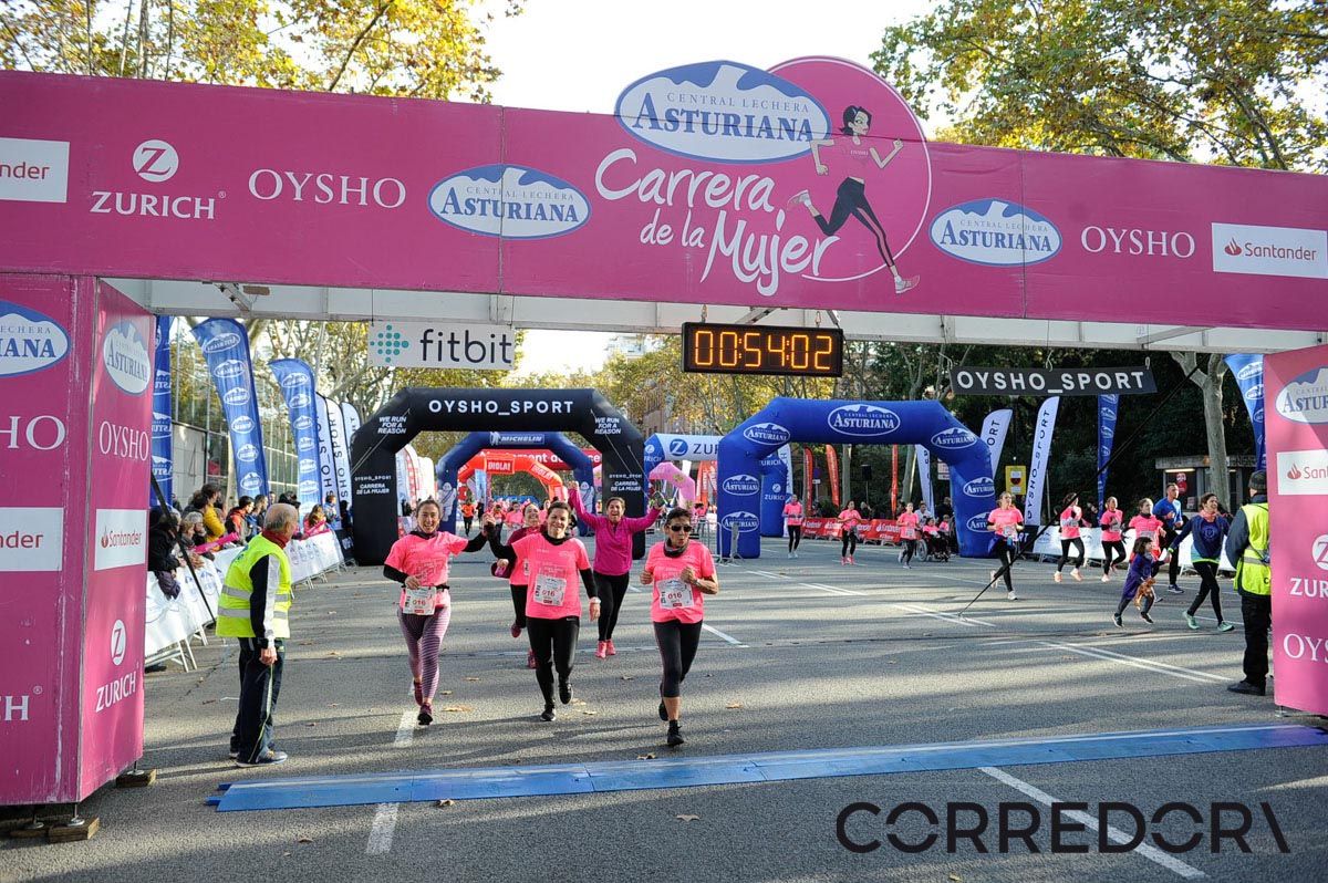 Llegada de la Carrera de la Mujer de Barcelona (ARCO IZQUIERDO 16)