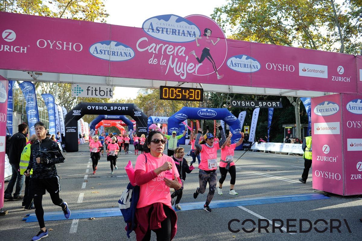Llegada de la Carrera de la Mujer de Barcelona (ARCO IZQUIERDO 17)