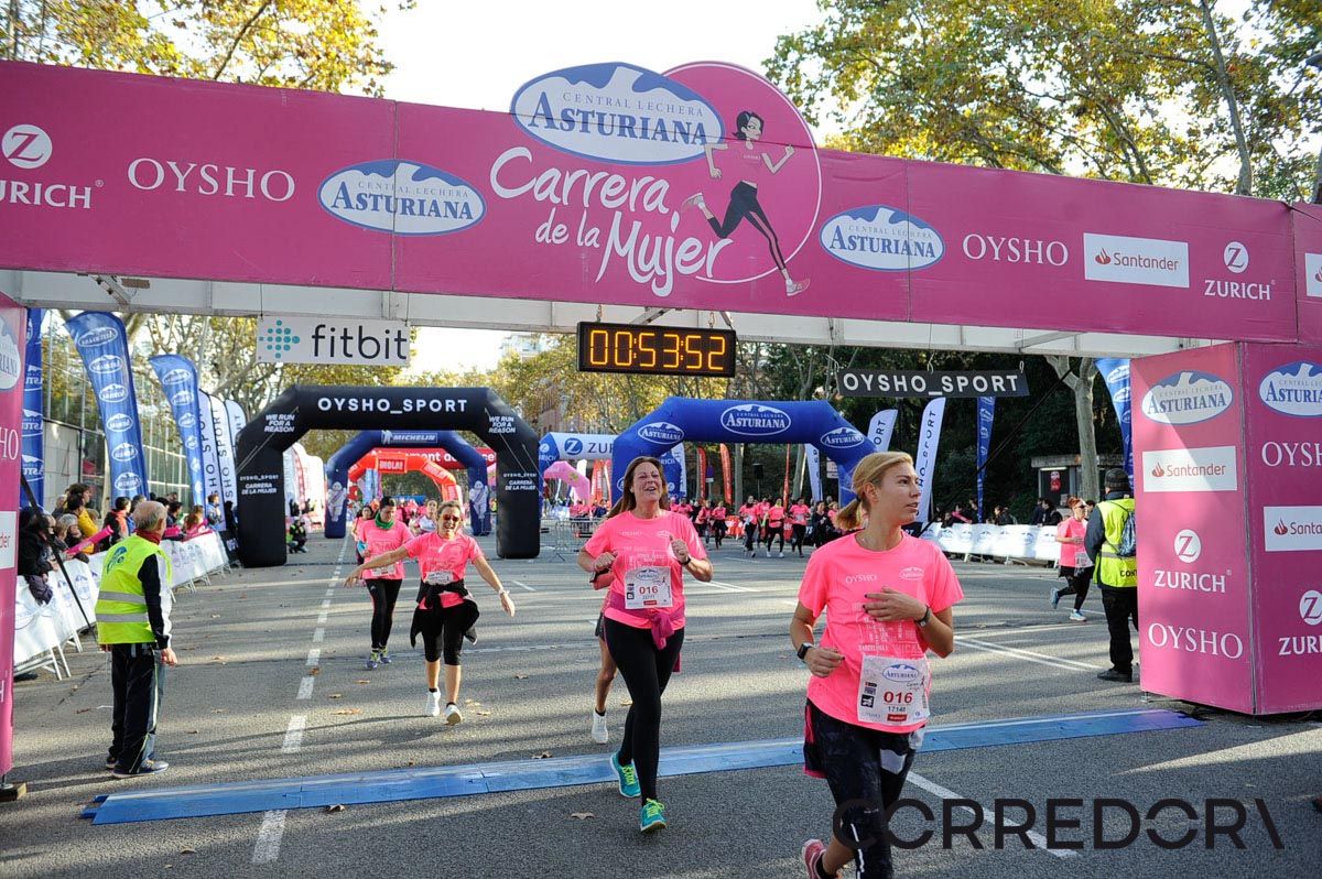 Llegada de la Carrera de la Mujer de Barcelona (ARCO IZQUIERDO 16)