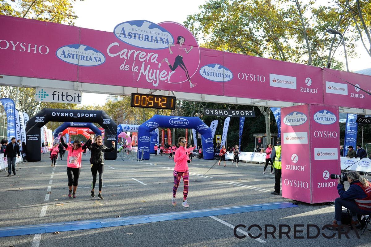 Llegada de la Carrera de la Mujer de Barcelona (ARCO IZQUIERDO 17)