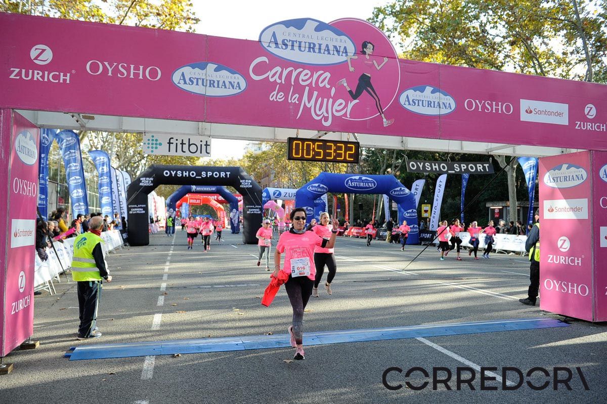 Llegada de la Carrera de la Mujer de Barcelona (ARCO IZQUIERDO 16)