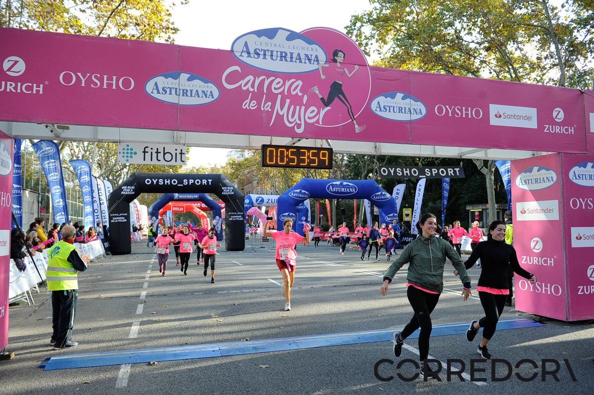 Llegada de la Carrera de la Mujer de Barcelona (ARCO IZQUIERDO 16)