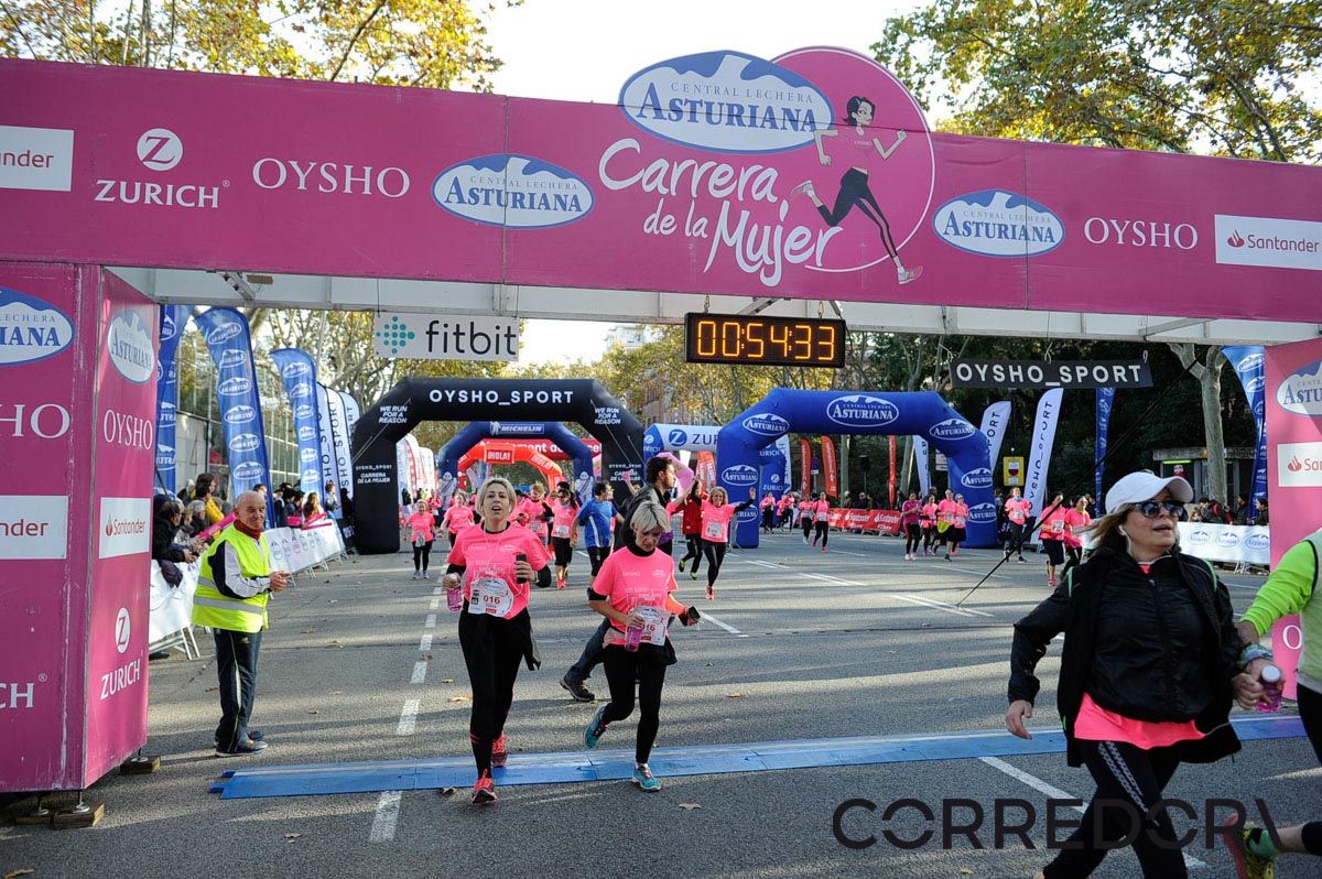 Llegada de la Carrera de la Mujer de Barcelona (ARCO IZQUIERDO 17)