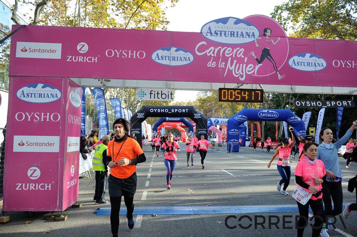 Llegada de la Carrera de la Mujer de Barcelona (ARCO IZQUIERDO 17)