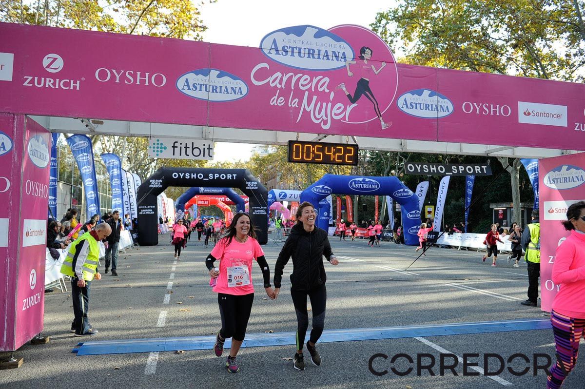 Llegada de la Carrera de la Mujer de Barcelona (ARCO IZQUIERDO 17)