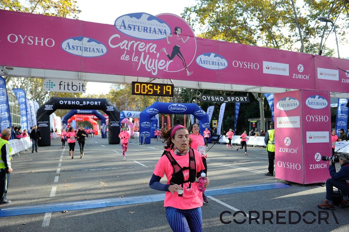 Llegada de la Carrera de la Mujer de Barcelona (ARCO IZQUIERDO 17)
