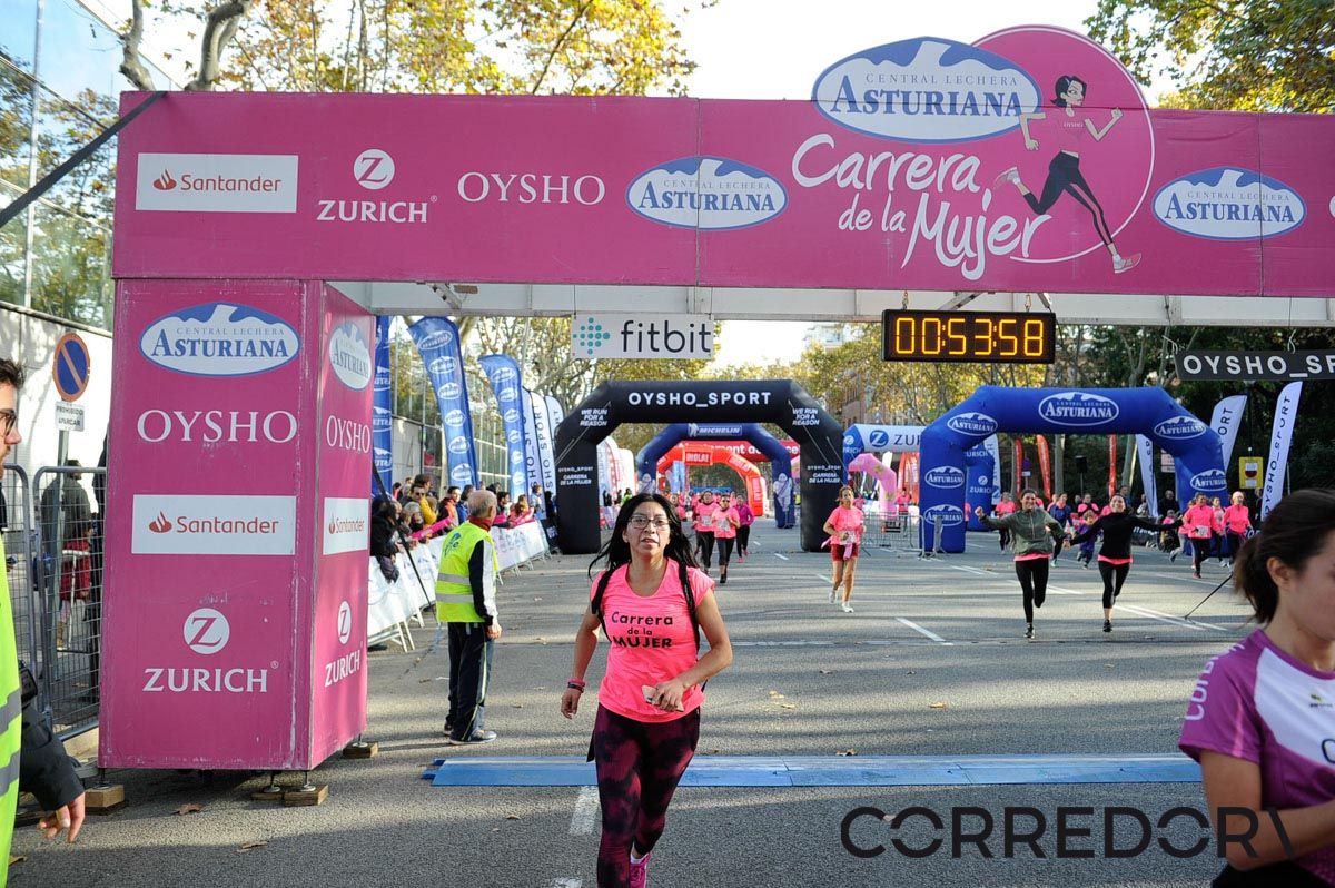 Llegada de la Carrera de la Mujer de Barcelona (ARCO IZQUIERDO 16)