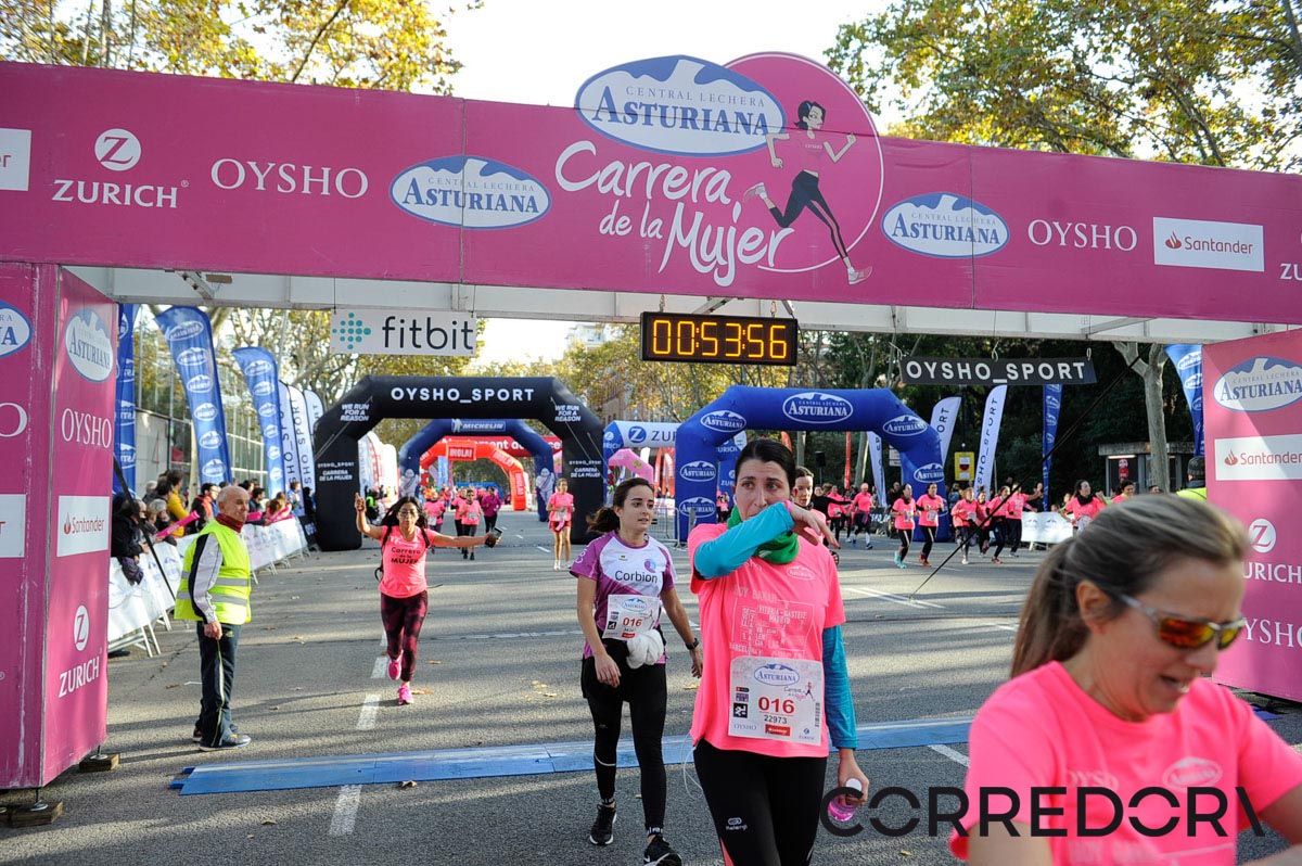 Llegada de la Carrera de la Mujer de Barcelona (ARCO IZQUIERDO 16)