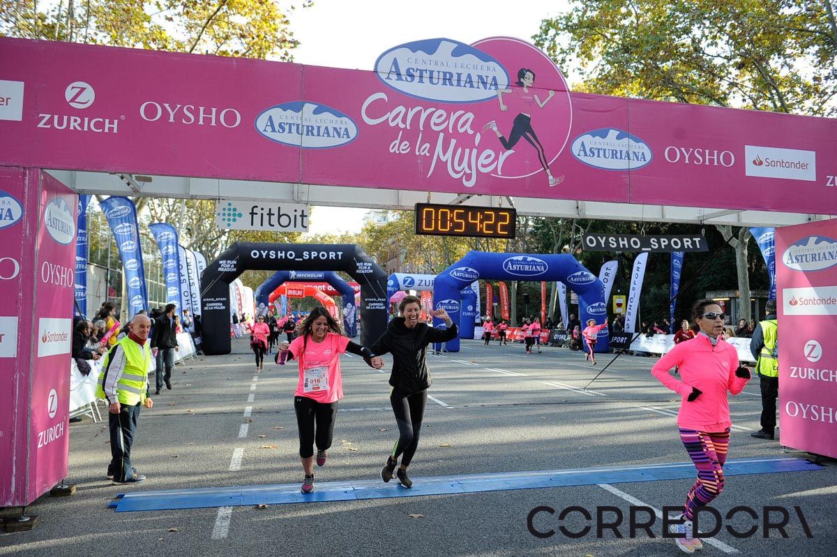 Llegada de la Carrera de la Mujer de Barcelona (ARCO IZQUIERDO 17)