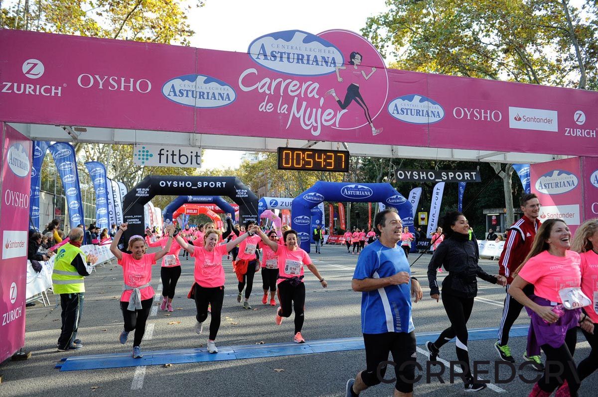 Llegada de la Carrera de la Mujer de Barcelona (ARCO IZQUIERDO 17)