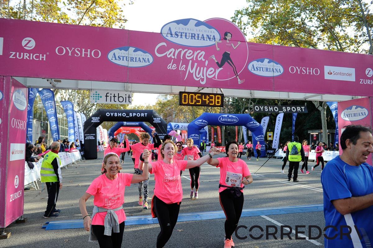 Llegada de la Carrera de la Mujer de Barcelona (ARCO IZQUIERDO 17)