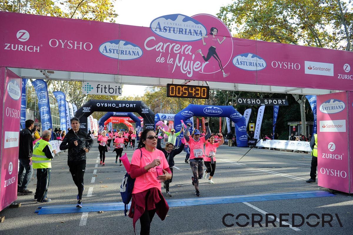 Llegada de la Carrera de la Mujer de Barcelona (ARCO IZQUIERDO 17)